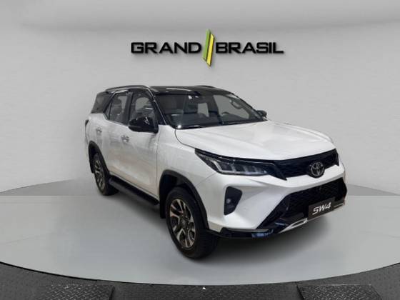 TOYOTA HILUX SW4 2.8 D-4D TURBO DIESEL DIAMOND 7L 4X4 AUTOMÁTICO